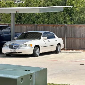 2002 Lincoln Town Car Executive L Sedan 4D