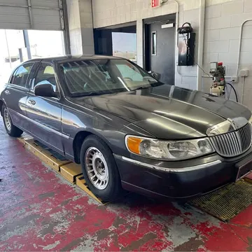 2002 Lincoln Town Car Executive L Sedan 4D