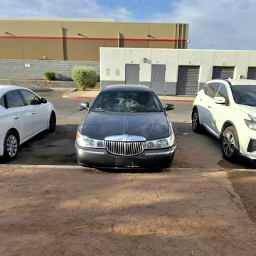 2002 Lincoln Town Car Executive L Sedan 4D