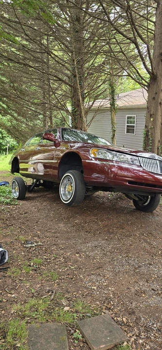 2002 Lincoln Town Car - Image 2 of 8