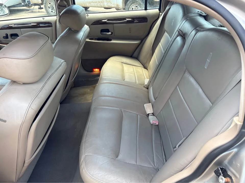 2002 Lincoln Town Car - Image 4 of 8