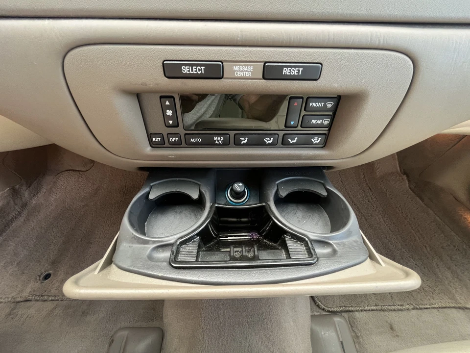2002 Lincoln Town Car - Image 24 of 31
