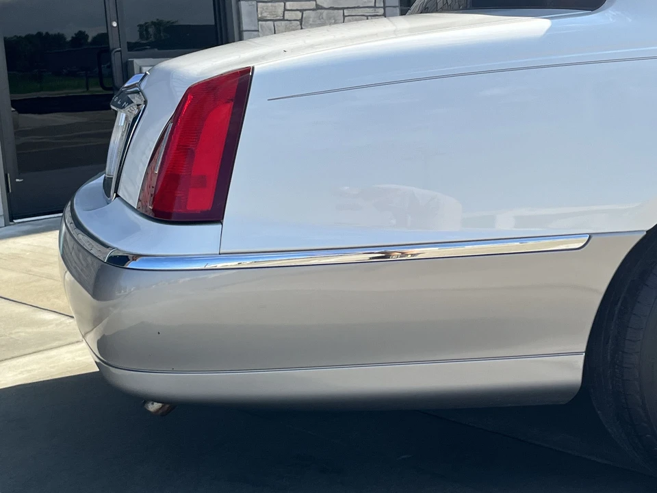 2002 Lincoln Town Car - Image 29 of 31