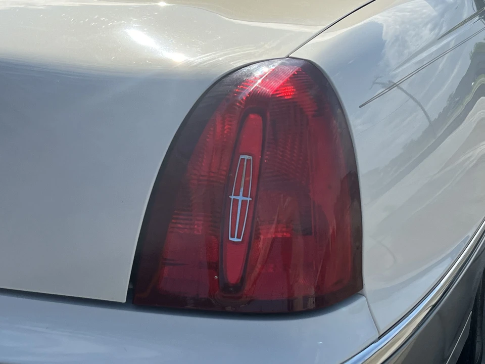 2002 Lincoln Town Car - Image 30 of 31