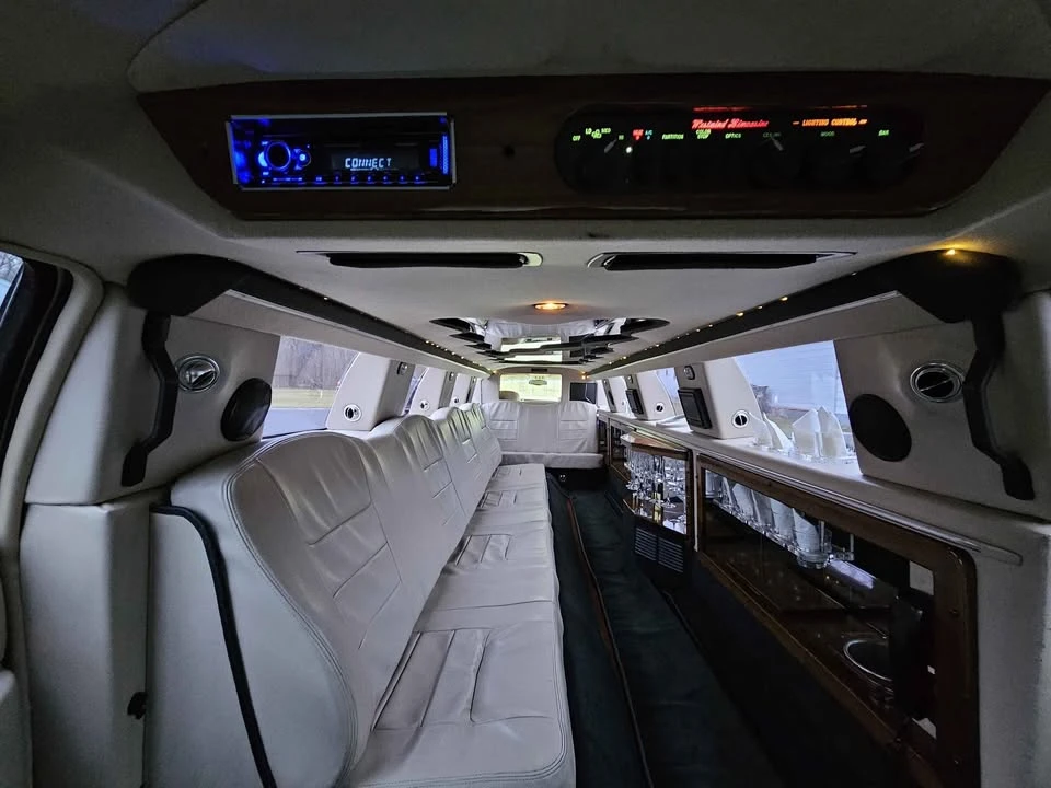 2002 Lincoln Town Car - Image 4 of 7