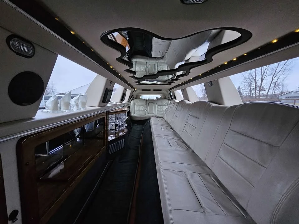 2002 Lincoln Town Car - Image 6 of 7