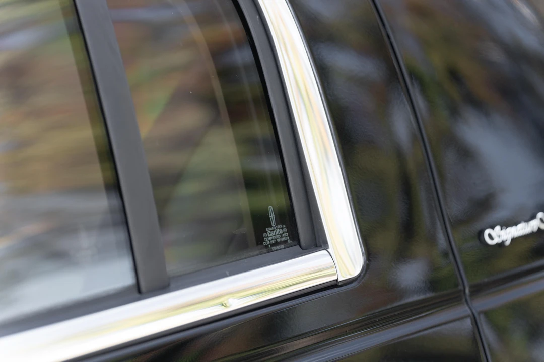 2002 Lincoln Town Car - Image 24 of 31