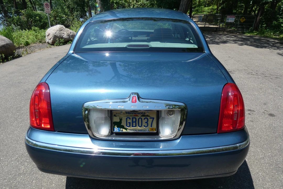 2002 Lincoln Town Car - Image 5 of 31