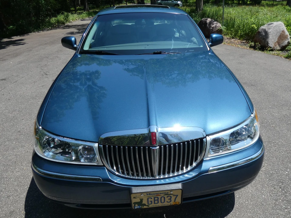 2002 Lincoln Town Car - Image 6 of 31