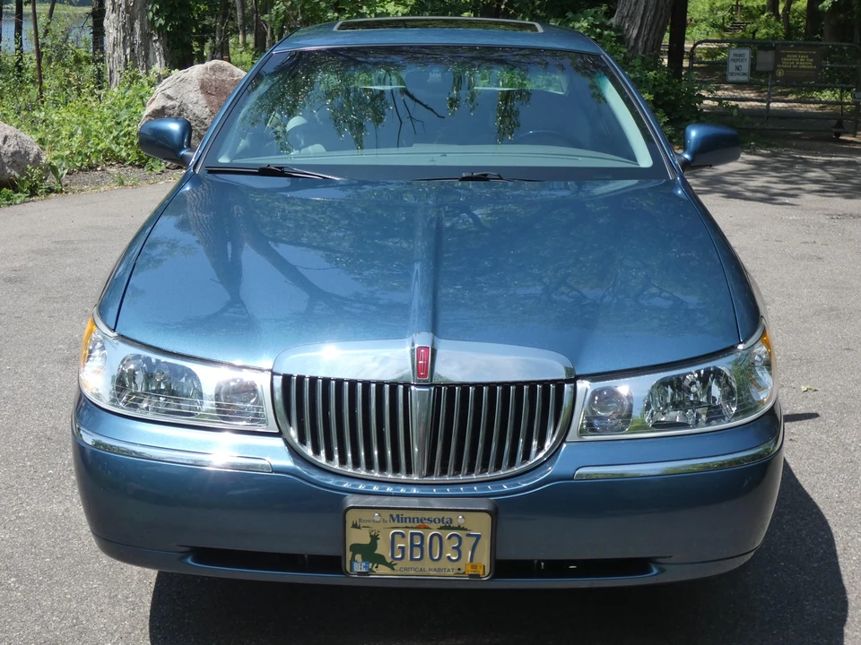 2002 Lincoln Town Car - Image 7 of 31
