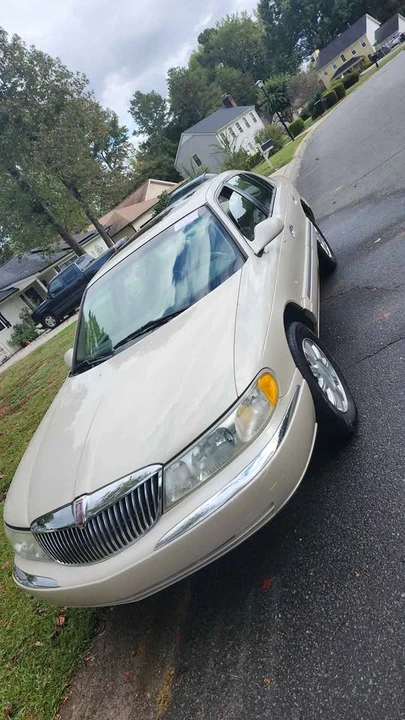 2002 Lincoln Continental 9th Gen - Image 2 of 5