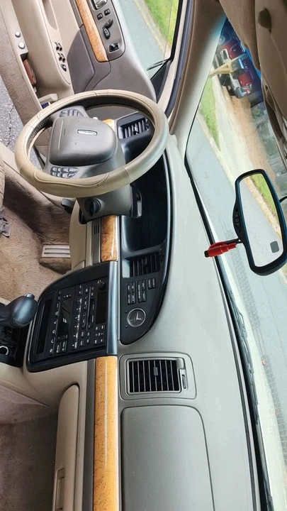 2002 Lincoln Continental 9th Gen - Image 3 of 5