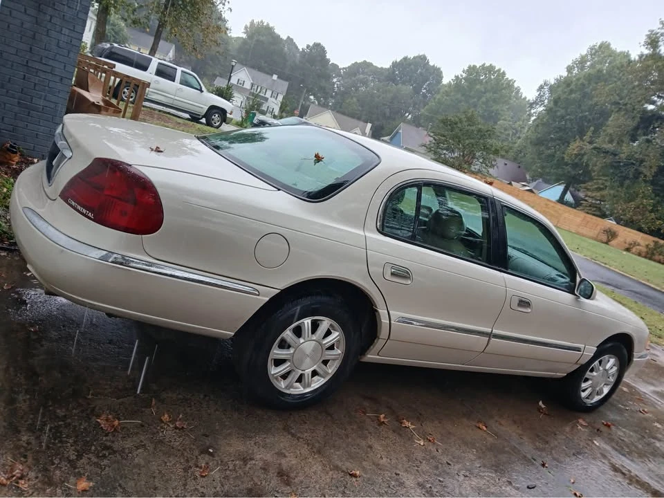 2002 Lincoln Continental 9th Gen - Image 2 of 7