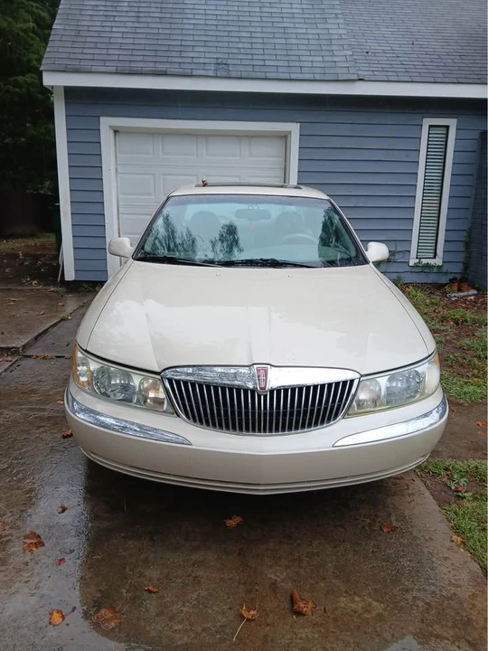 2002 Lincoln Continental 9th Gen - Image 4 of 7