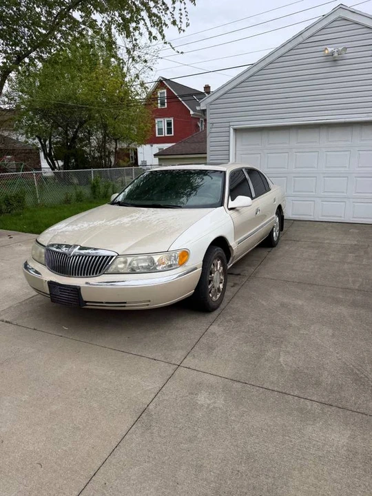 2002 Lincoln Continental - Image 2 of 2