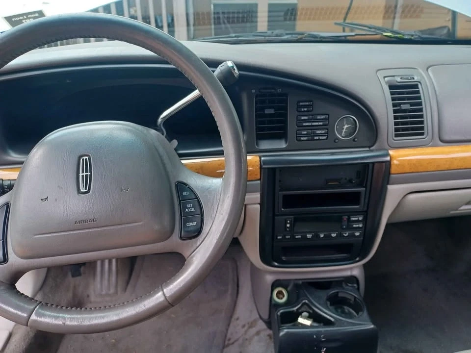 2002 Lincoln Continental 9th Gen - Image 3 of 8