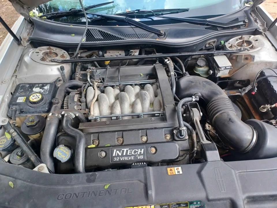 2002 Lincoln Continental 9th Gen - Image 5 of 8