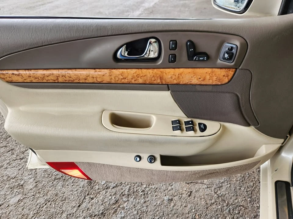 2002 Lincoln Continental 9th Gen - Image 13 of 19