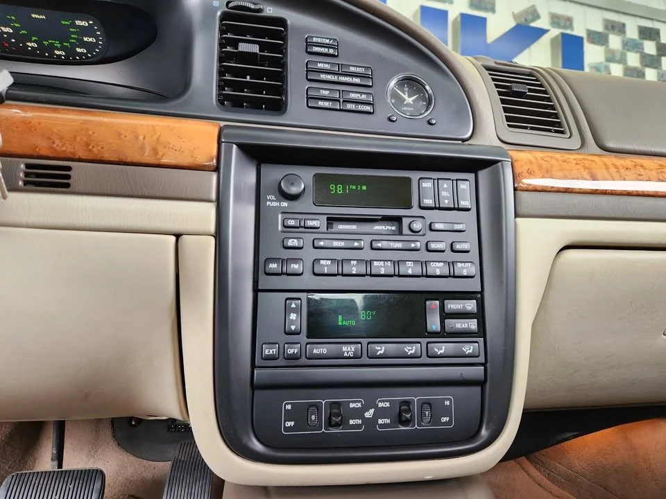 2002 Lincoln Continental 9th Gen - Image 8 of 19