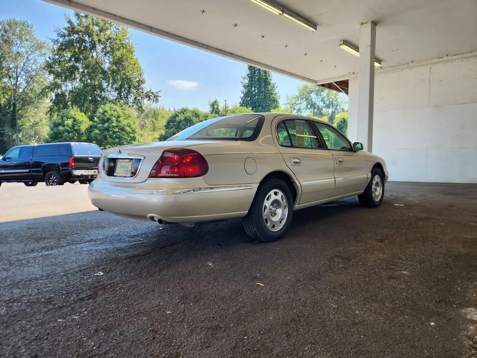 2002 Lincoln Continental 9th Gen - Image 3 of 19