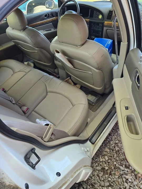 2002 Lincoln Continental 9th Gen - Image 13 of 16