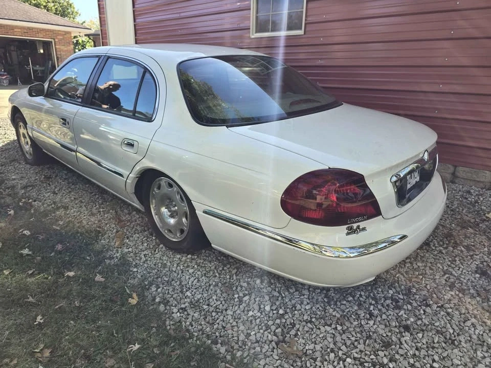2002 Lincoln Continental 9th Gen - Image 6 of 16