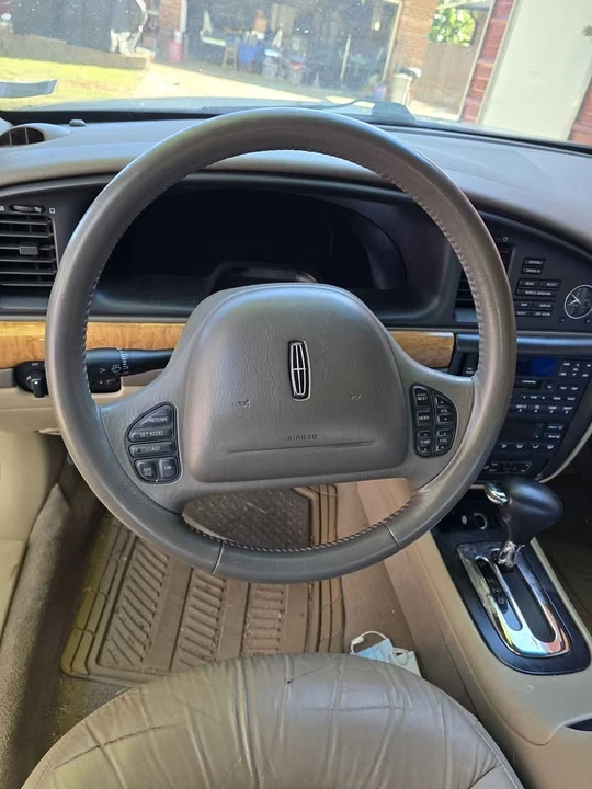 2002 Lincoln Continental 9th Gen - Image 8 of 16