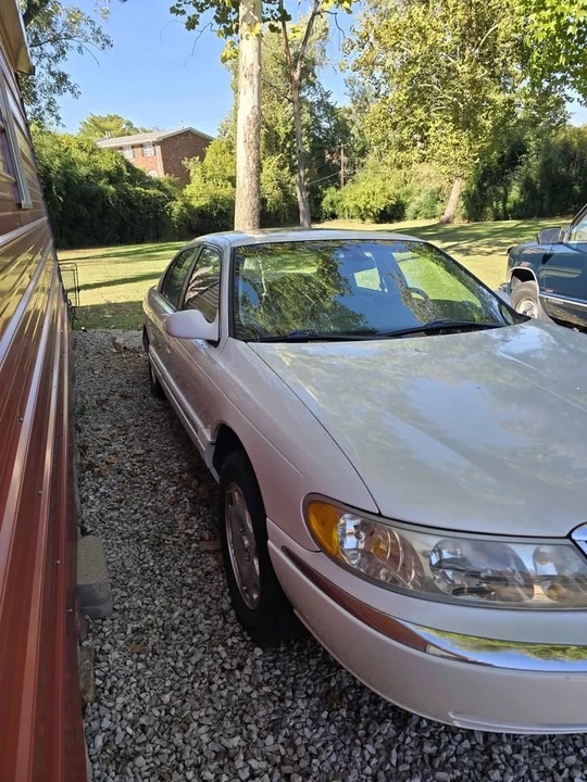 2002 Lincoln Continental 9th Gen - Image 2 of 16