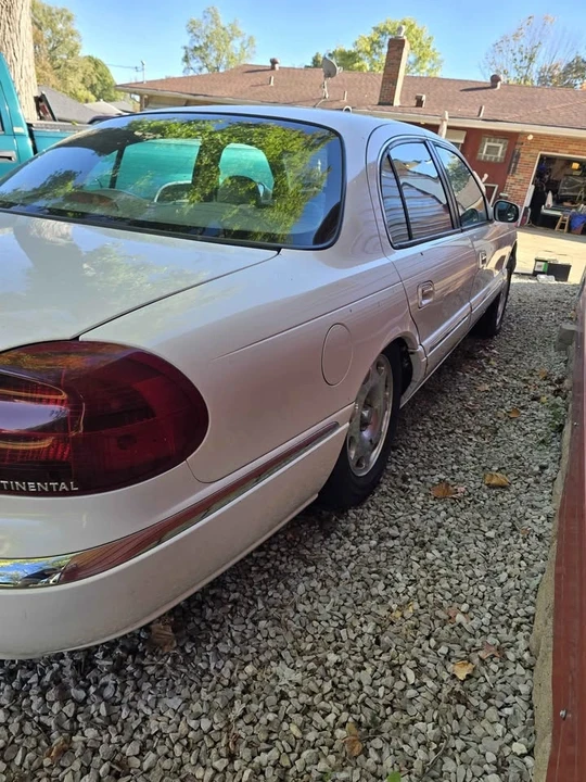2002 Lincoln Continental 9th Gen - Image 12 of 16