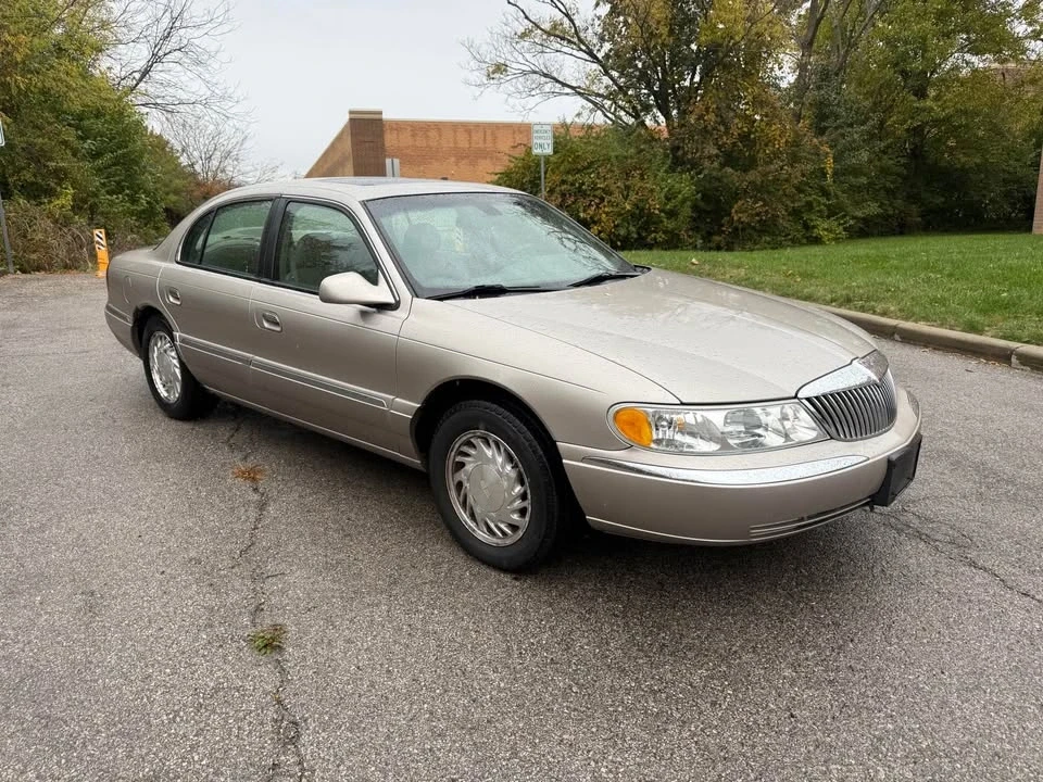 2002 Lincoln Continental 9th Gen - Image 5 of 13