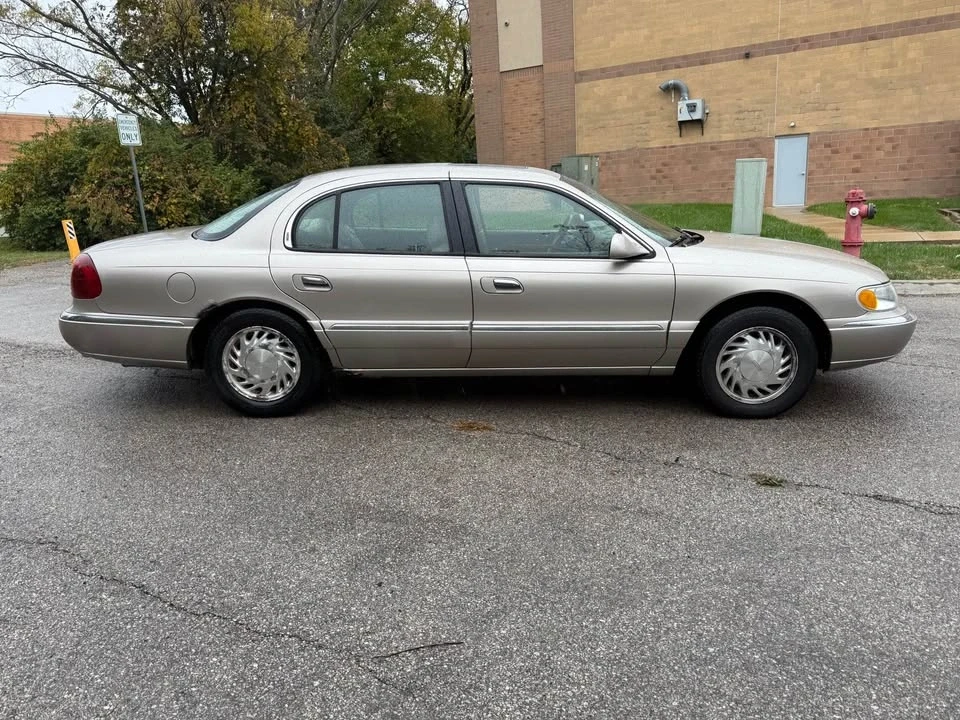 2002 Lincoln Continental 9th Gen - Image 7 of 13