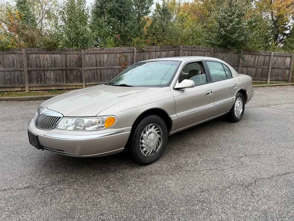 2002 Lincoln Continental 9th Gen - Image 4 of 13