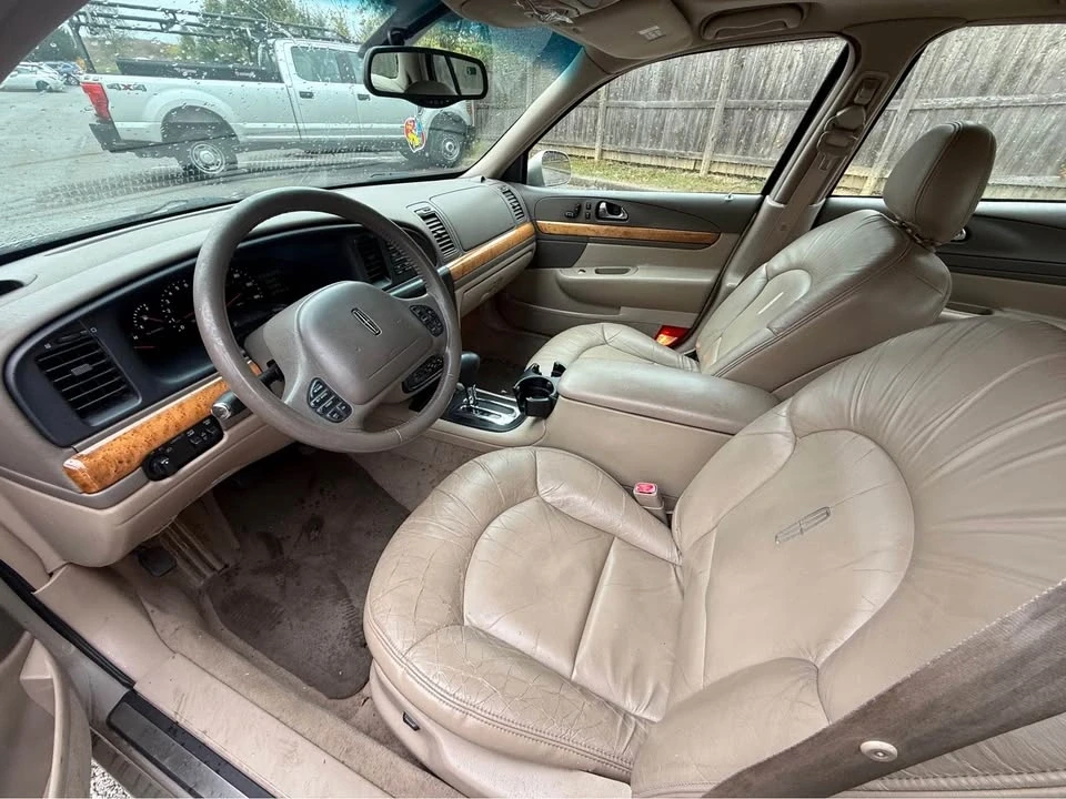 2002 Lincoln Continental 9th Gen - Image 9 of 13