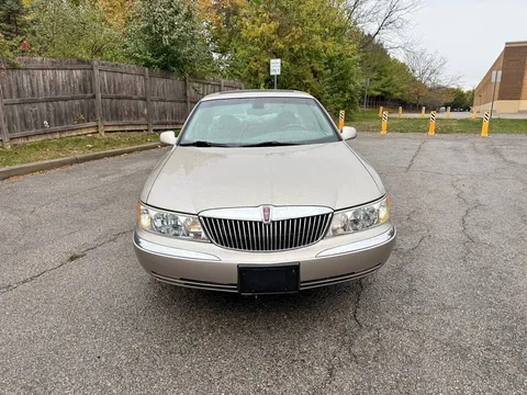 2002 Lincoln Continental Signature Sedan