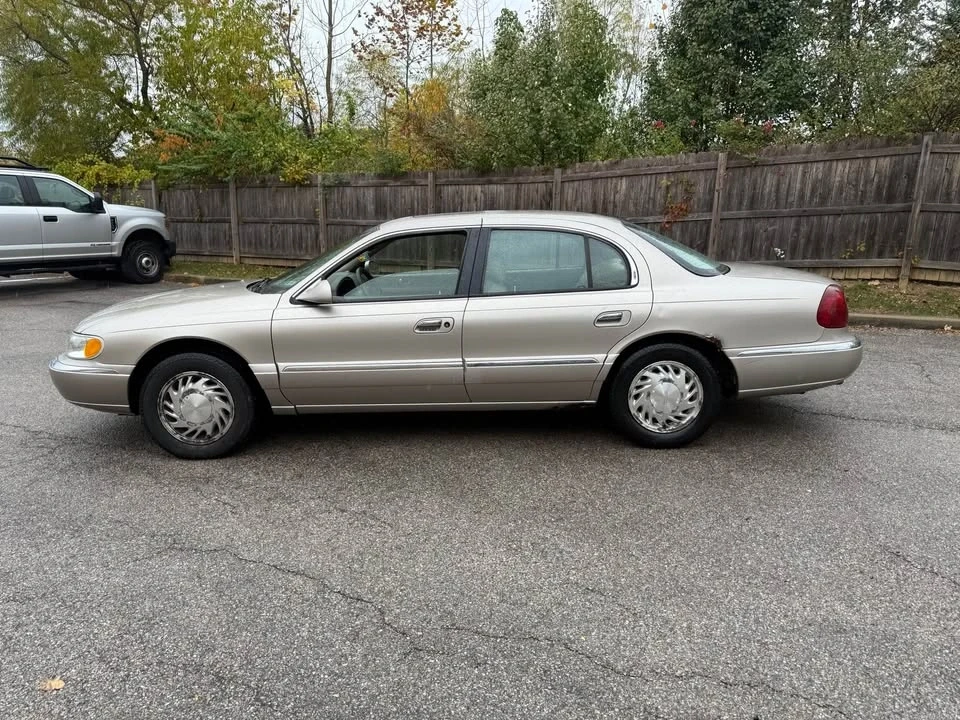 2002 Lincoln Continental 9th Gen - Image 8 of 13