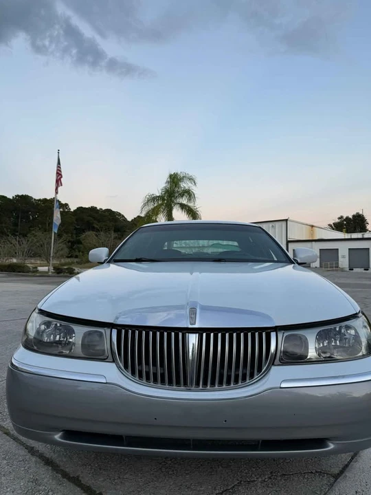 2002 Lincoln Town Car - Image 14 of 20