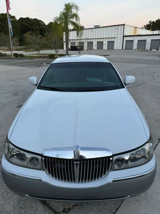 2002 Lincoln Town Car - Image 4 of 20