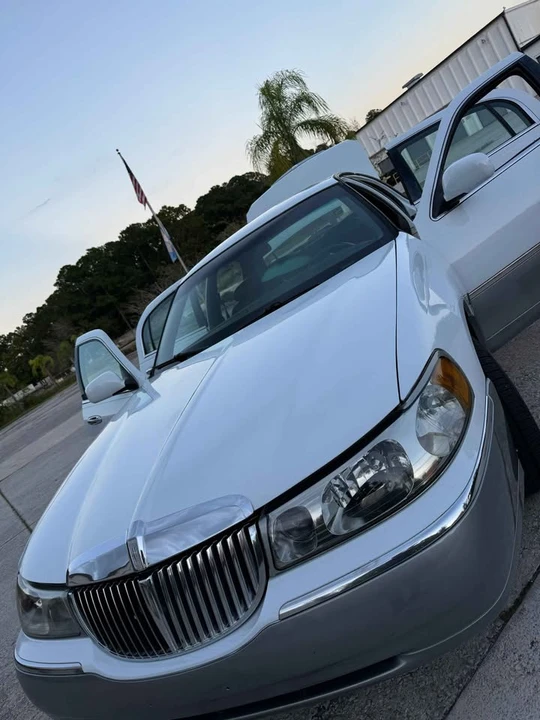 2002 Lincoln Town Car - Image 19 of 20