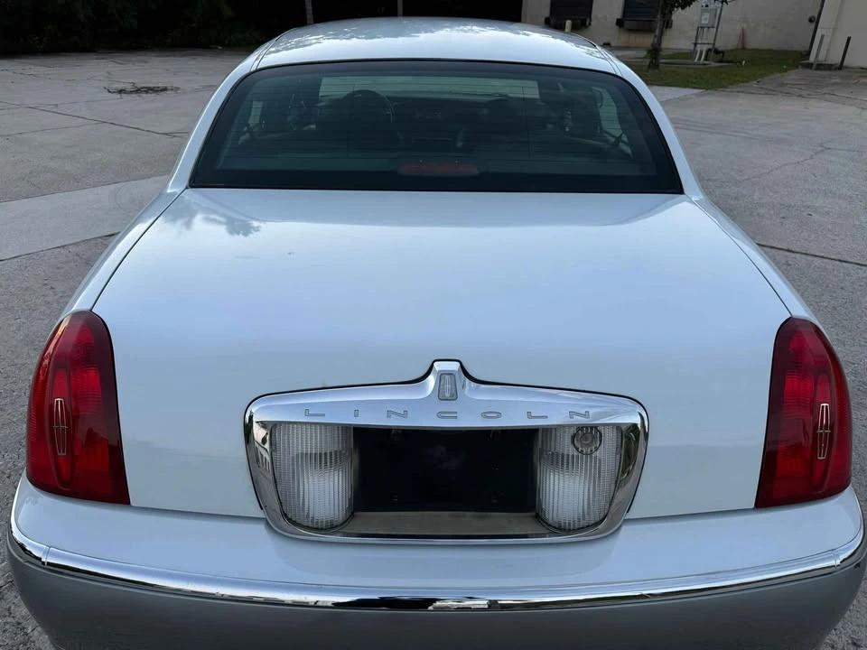 2002 Lincoln Town Car - Image 12 of 20