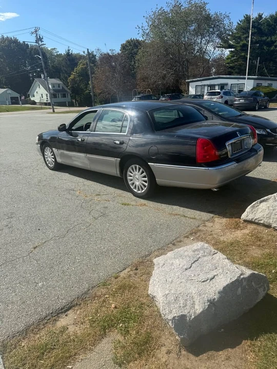 2002 Lincoln Town Car - Image 3 of 9