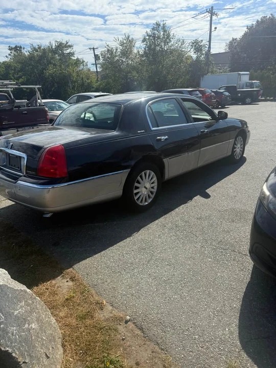 2002 Lincoln Town Car - Image 5 of 9