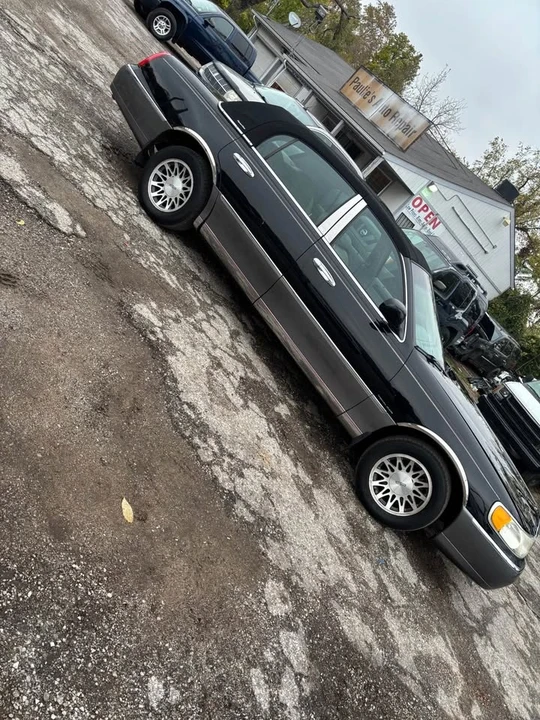 2002 Lincoln Town Car - Image 2 of 12