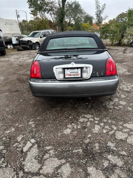 2002 Lincoln Town Car - Image 4 of 12