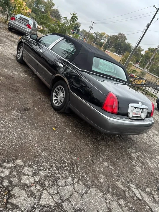 2002 Lincoln Town Car - Image 5 of 12