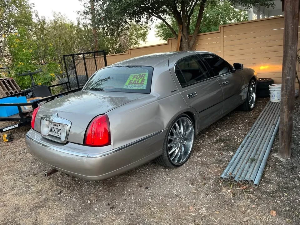2002 Lincoln Town Car - Image 7 of 20