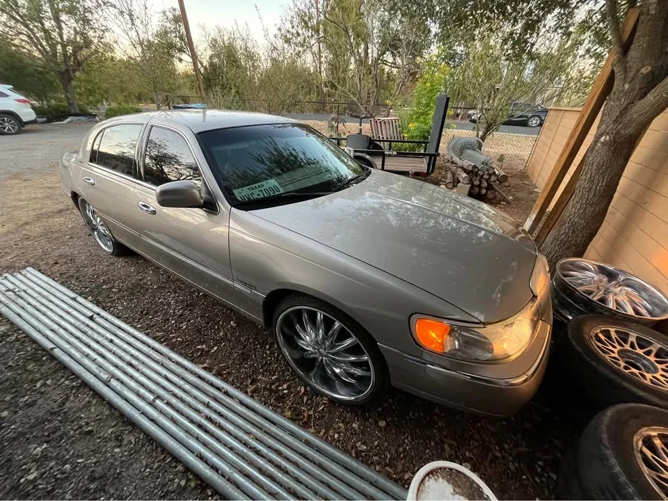 2002 Lincoln Town Car - Image 6 of 20