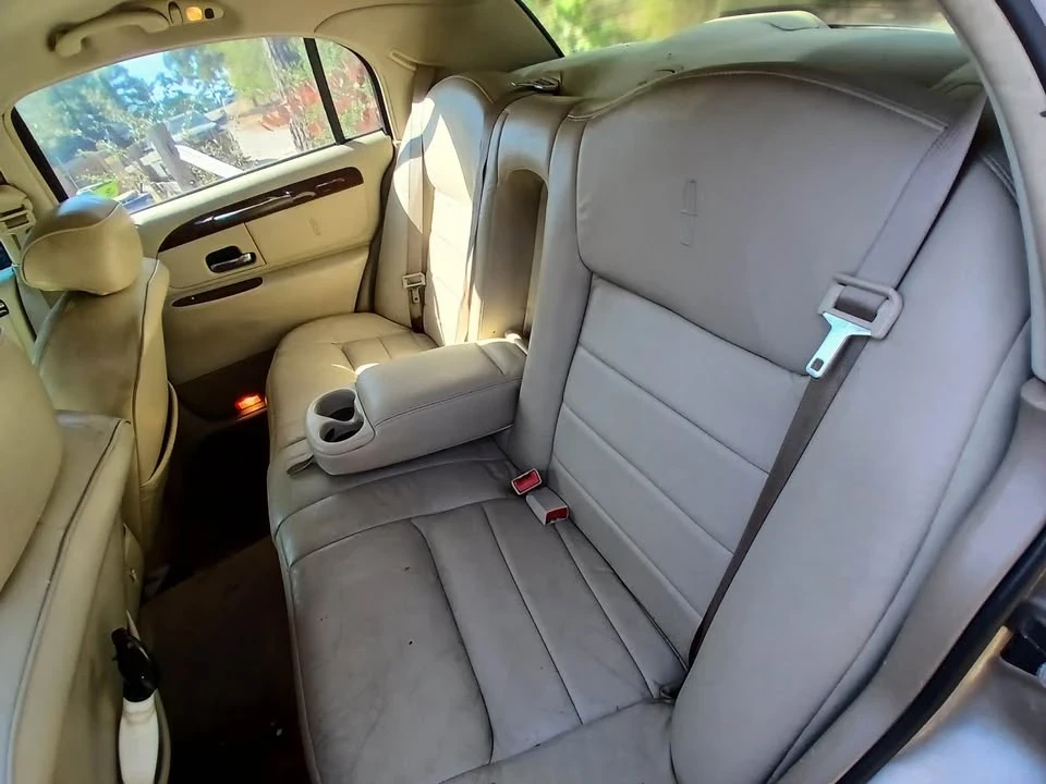 2002 Lincoln Town Car - Image 15 of 20