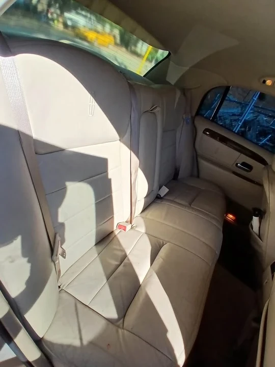 2002 Lincoln Town Car - Image 12 of 20