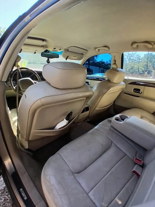 2002 Lincoln Town Car - Image 16 of 20