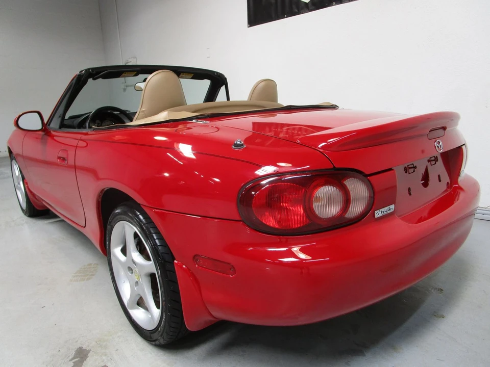 2002 Mazda NB MX-5 Miata - Image 4 of 31